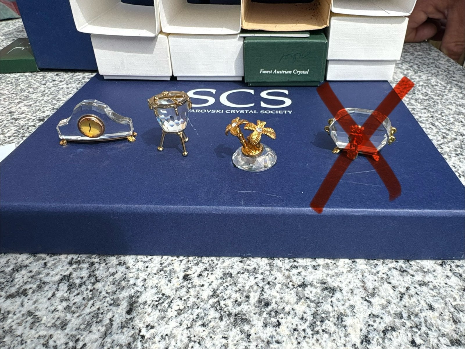 Swarovski beeldjtje met doos en certificaat perstuk, Verzenden, Zo goed als nieuw, Figuurtje