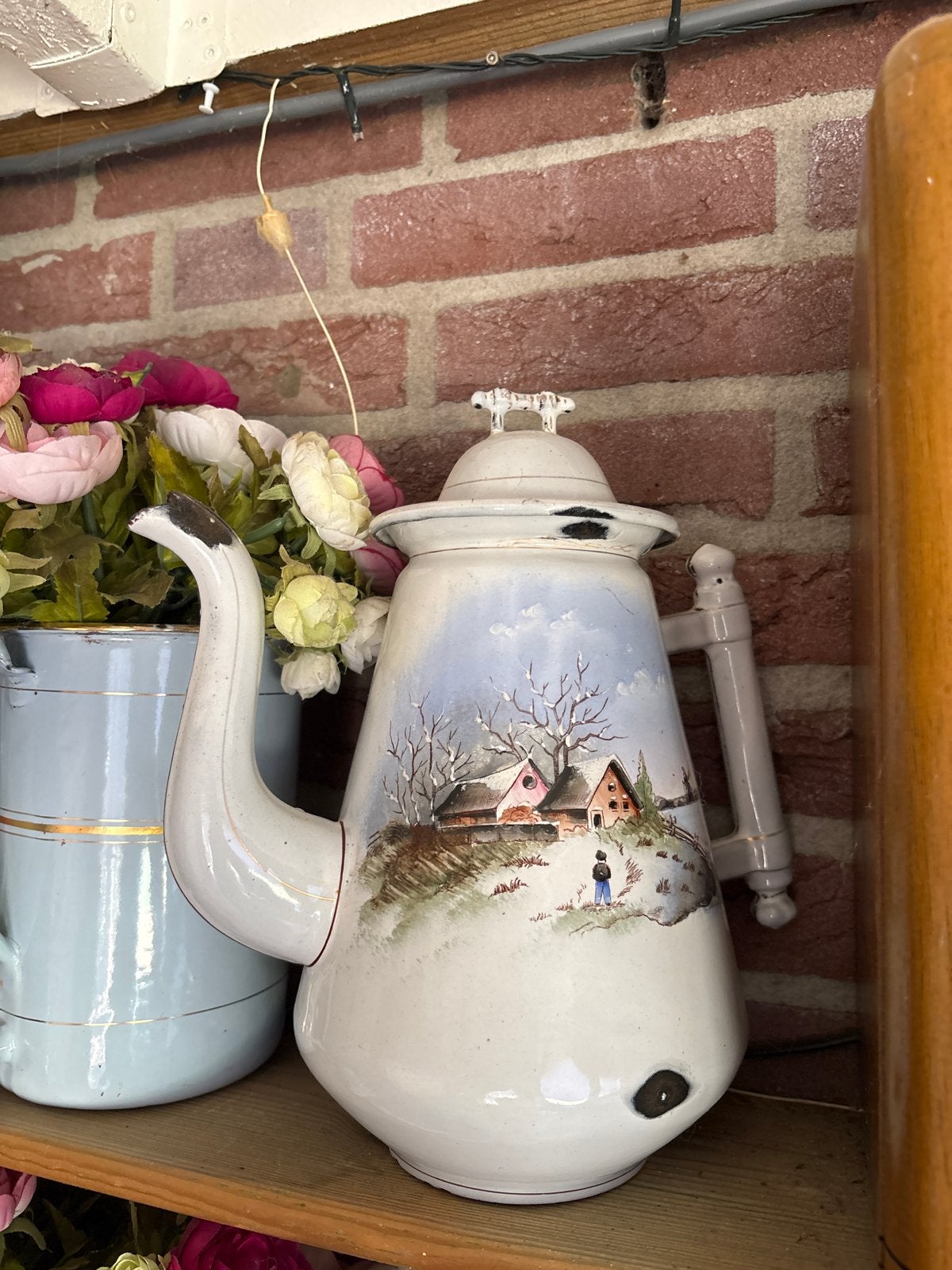 Antieke emaille koffiepot met winters tafereel, Ophalen