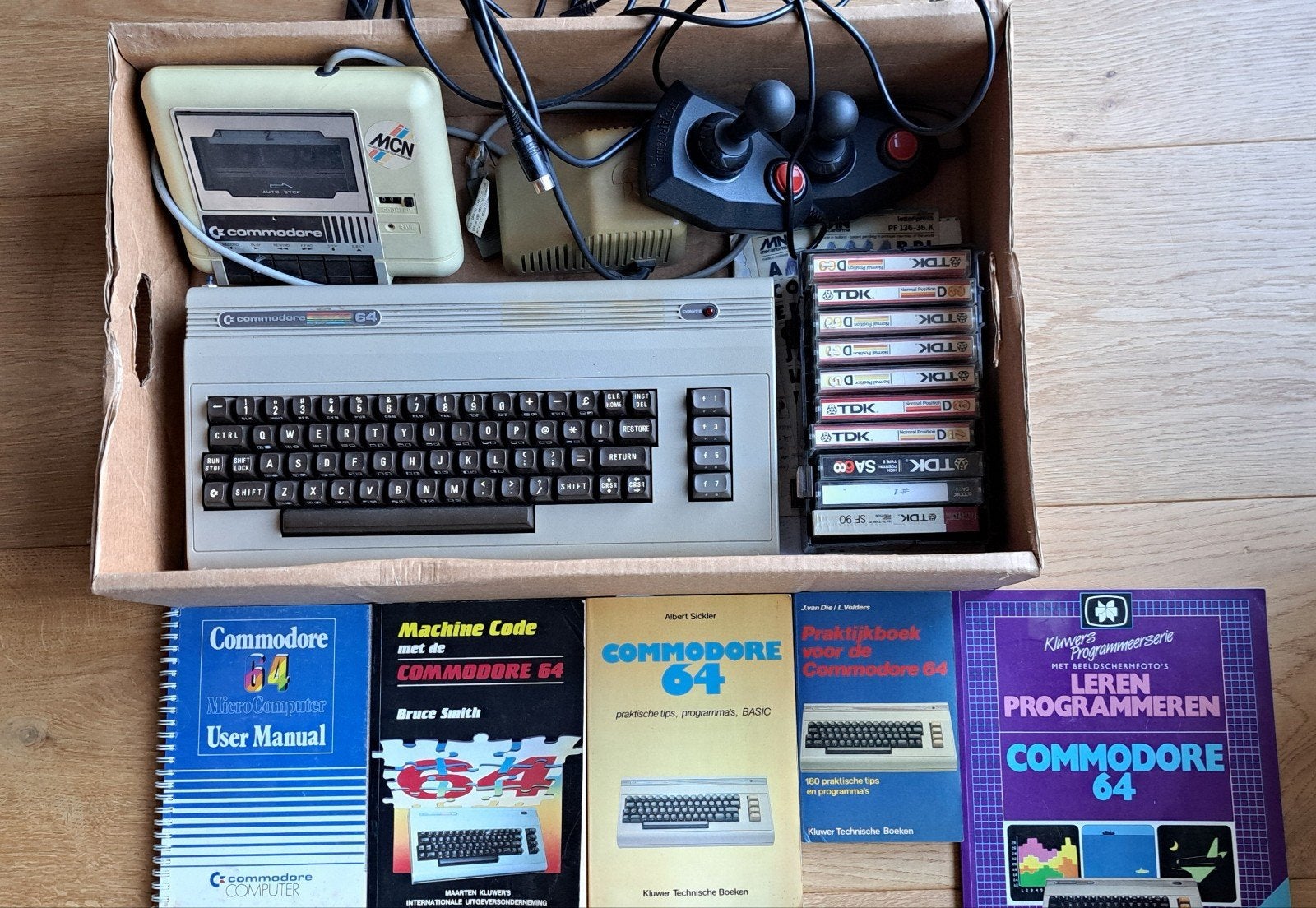 Complete Commodore 64 set met accessoires en boeken, Computers en Software, Ophalen, Commodore