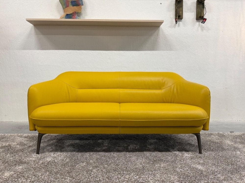 Nieuwstaat Leolux Lindo Bank 2,5 Zits geel leer Design 180, Huis en Inrichting, Banken | Bankstellen, Leolux, Info@leolux.nl, 150 tot 200 cm