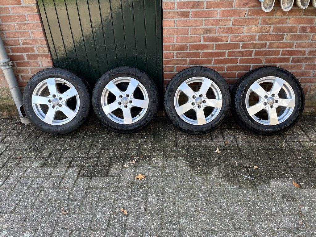 Audi A1, Vredestein Snowtrac winterbanden op LM Velgen, Ophalen, Gebruikt, 15 inch, Banden en Velgen