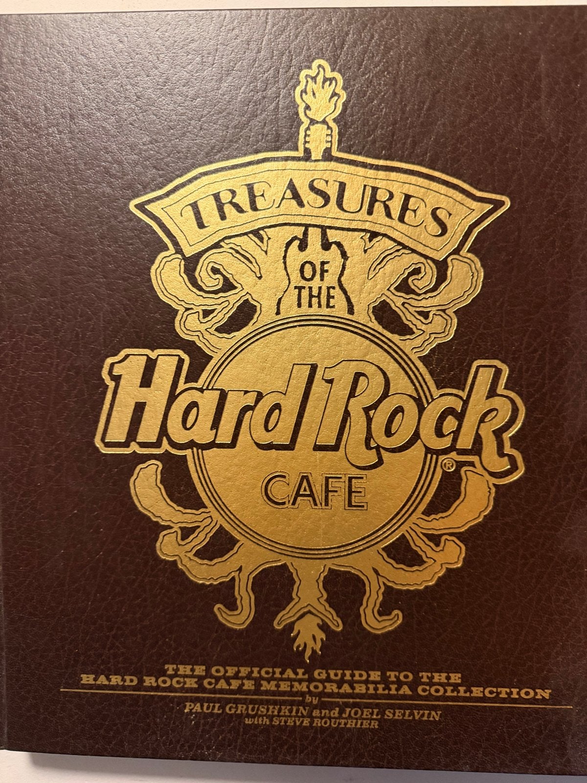 Treasures of the Hard Rock Cafe - Officieel Gids, Verzamelen, Speldjes, Pins en Buttons, Ophalen of Verzenden