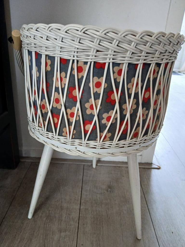 Vintage Naaimand Tafeltje - Wit Rotan met Bloemenprint, Antiek en Kunst, Ophalen of Verzenden