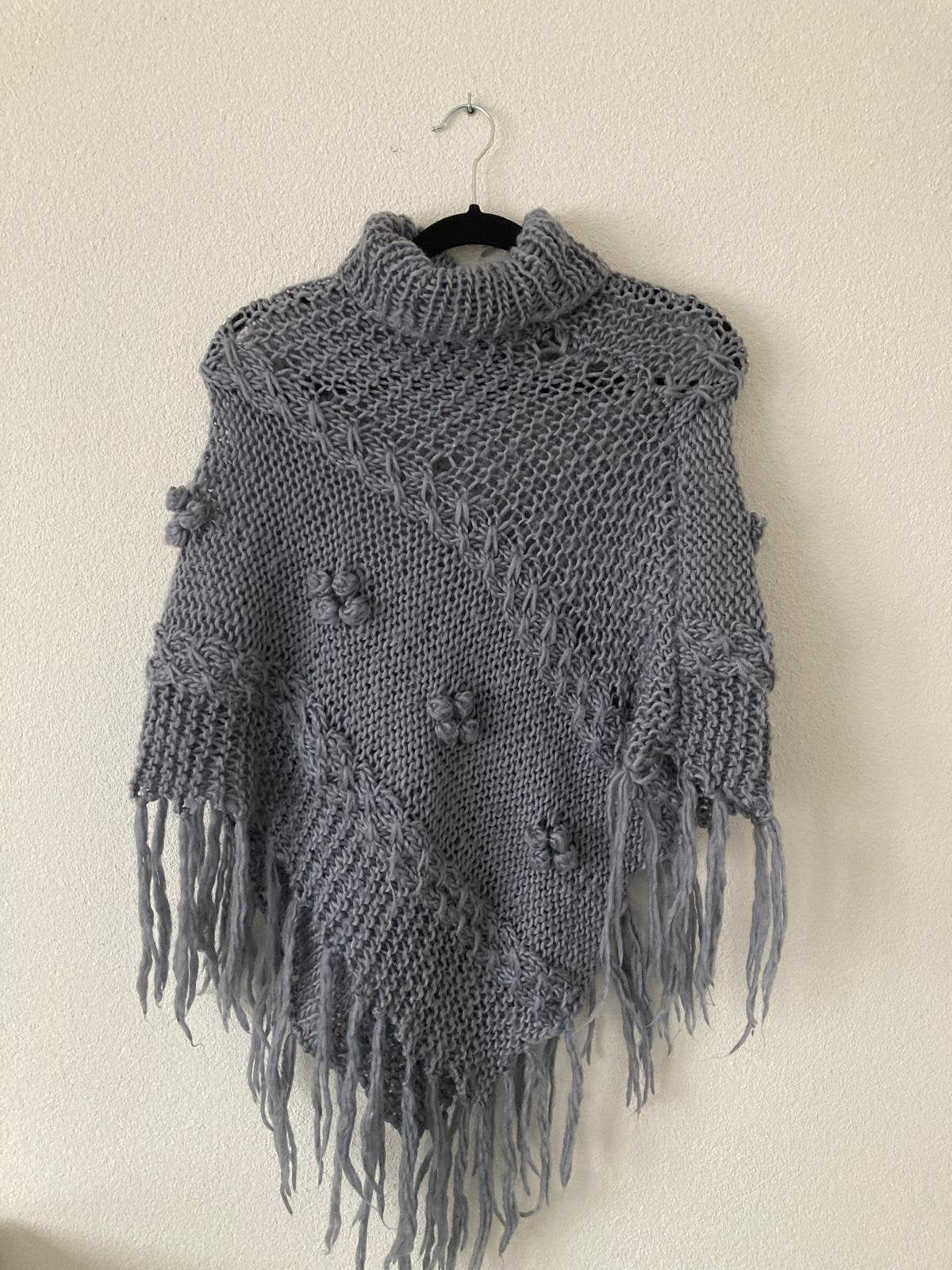 Nieuw Mooie Poncho, Ophalen of Verzenden, Nieuw, Maat 42/44 (L), Grijs