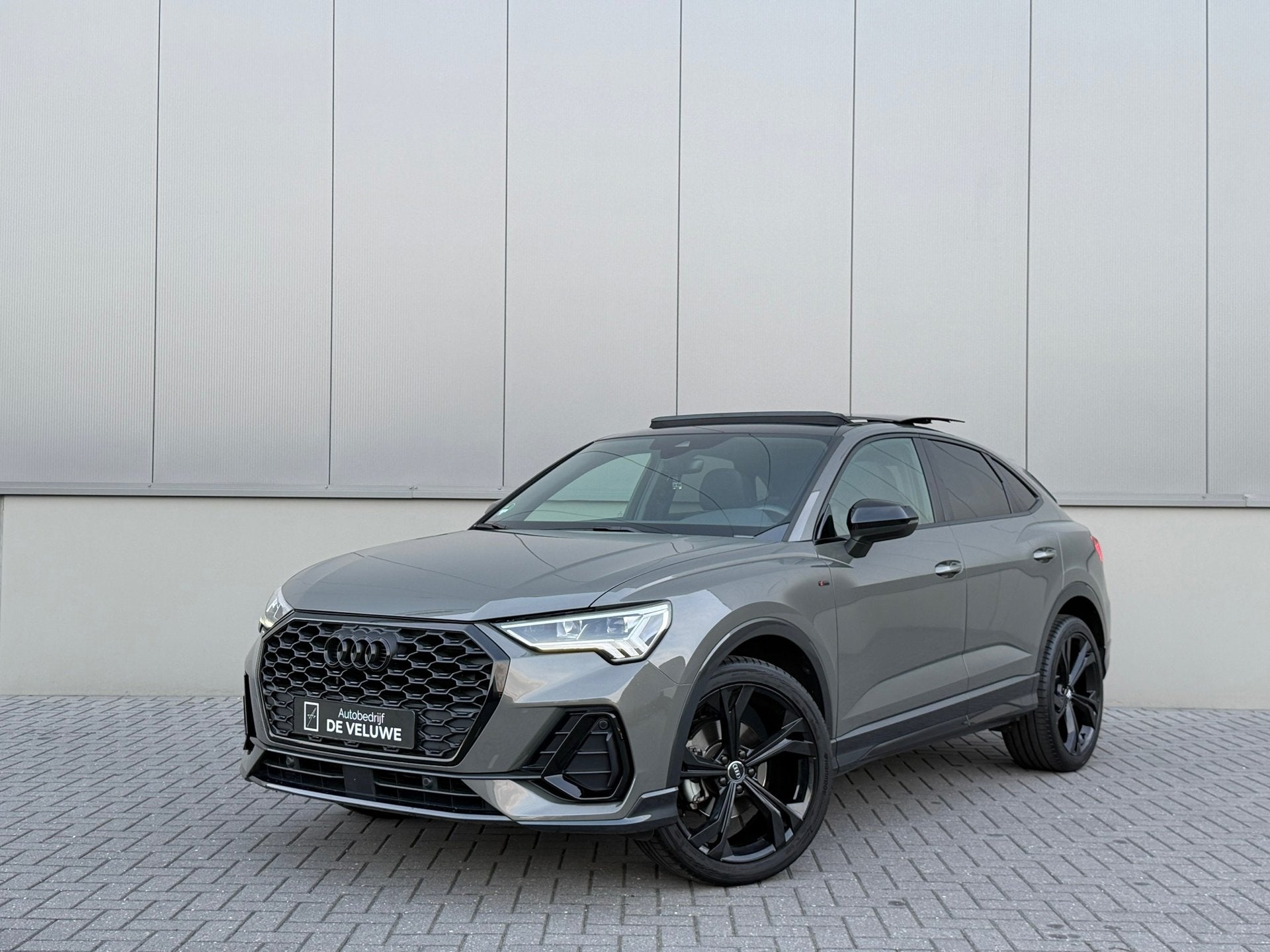 Audi Q3 Sportback 35 TFSI S-Line|Pano|ACC|Keyless|Sfeer|Nieu, Dealer onderhouden, 4 cilinders, 1505 kg, Leder en Stof