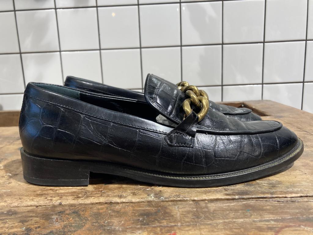 Omoda zwart leren loafers 39,5, Kleding | Dames, Schoenen, Omoda, Ophalen of Verzenden, Zo goed als nieuw, Instappers