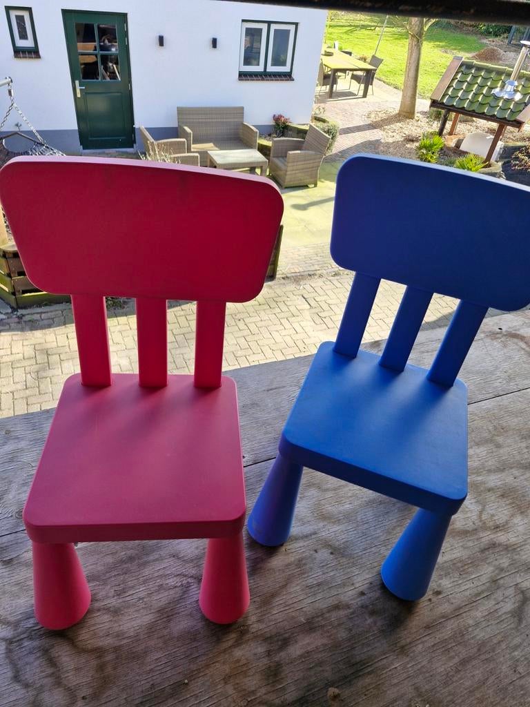Laatste kans!!! 2 Ikea Mammut kinder stoeltjes roze blauw, Ophalen, Zo goed als nieuw, Stoel(en)