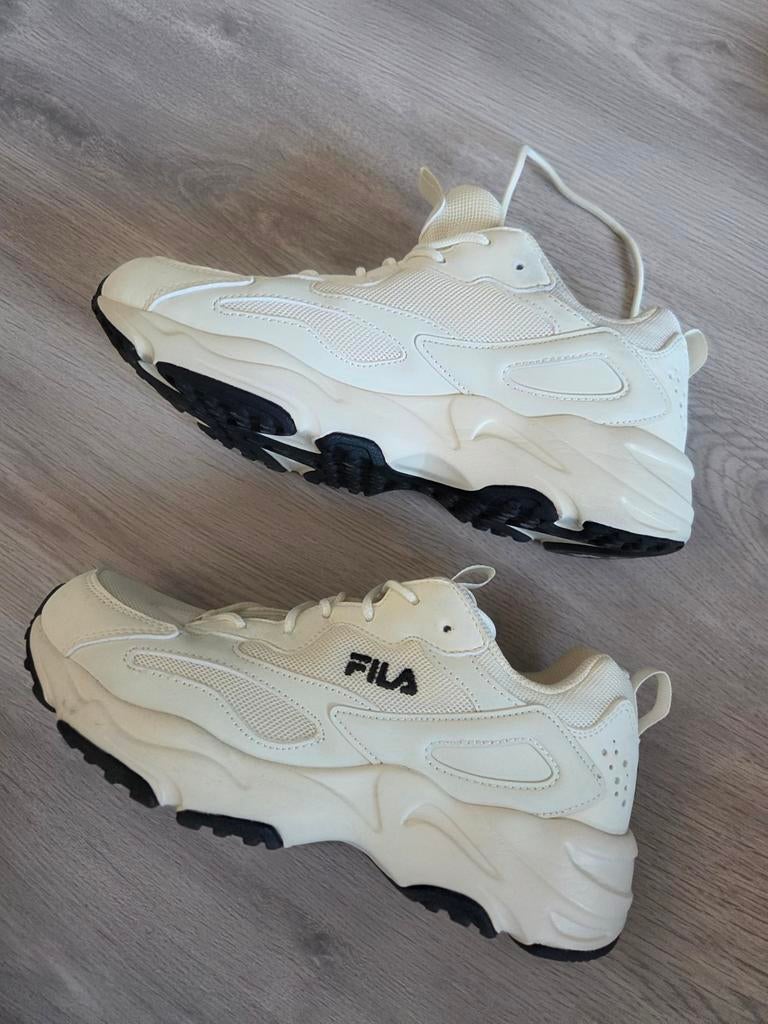 Fila sneakers, maat 39 (valt klein), Wit, Ophalen of Verzenden, Fila, Sneakers of Gympen