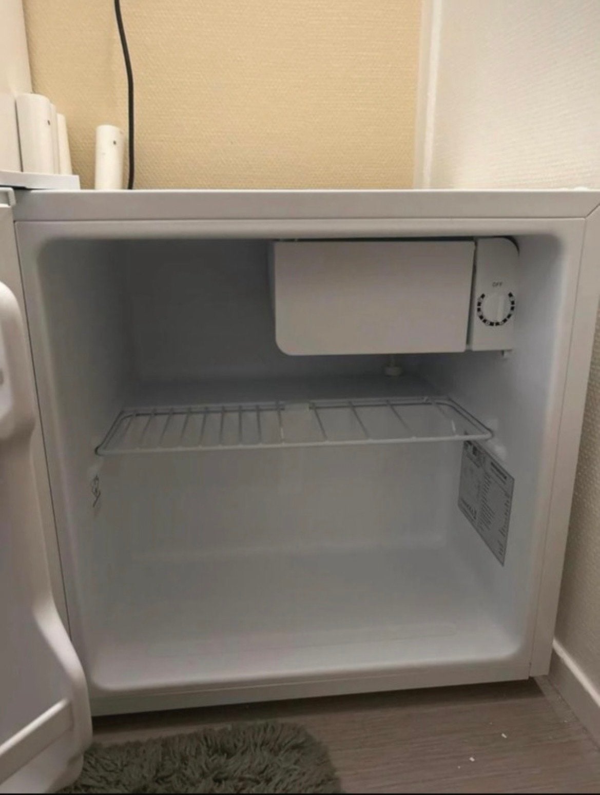 Compacte mini koelkast - Nooit gebruikt, Witgoed en Apparatuur, Koelkasten en IJskasten, Ophalen, Nieuw, Minder dan 75 liter, Energieklasse A of zuiniger