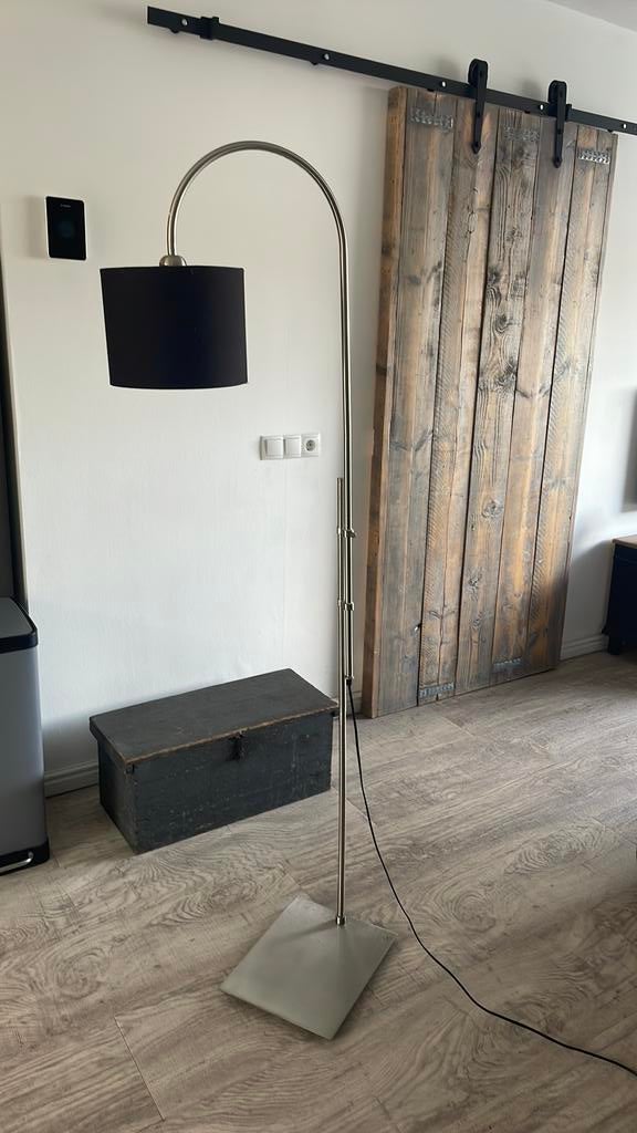 Leuke vloerlamp met zwarte kap, Ophalen, Gebruikt, Stof, Modern