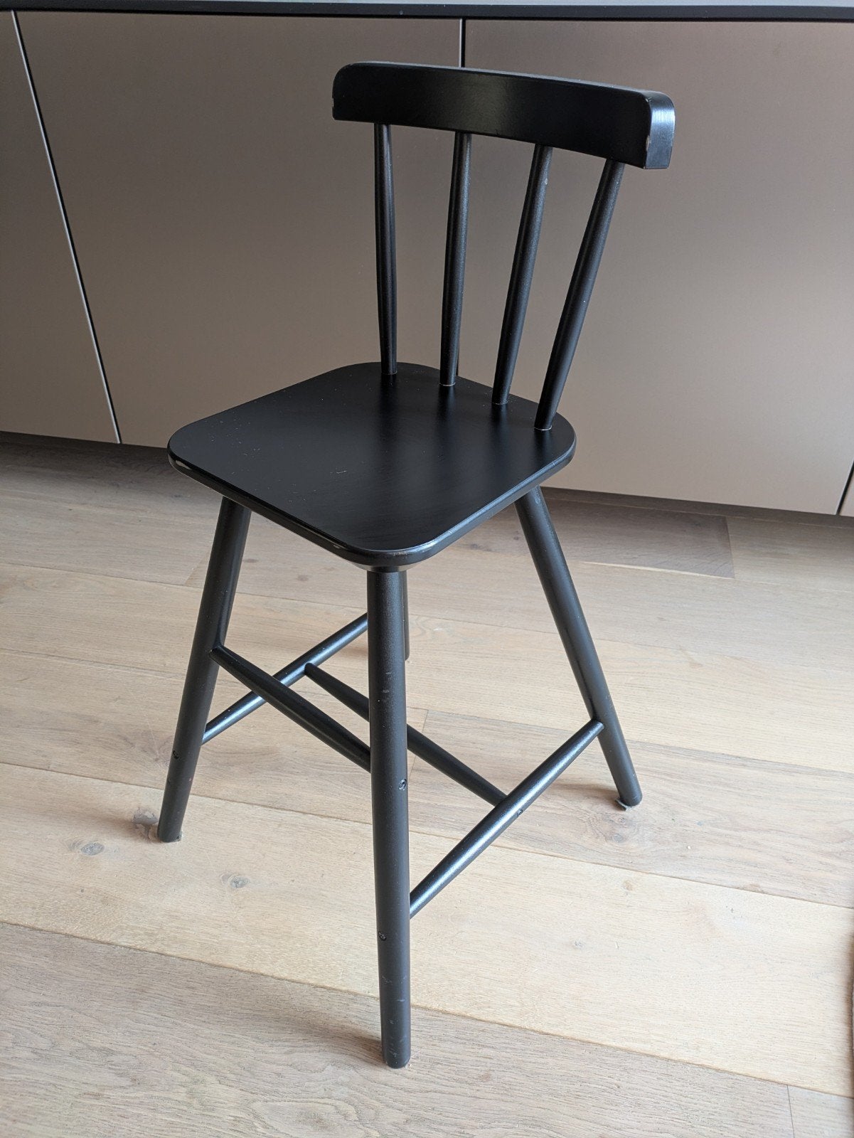 Ikea AGAM kinderstoel, zwart, Kinderen en Baby's, Kinderstoelen, Ophalen, Gebruikt, Overige typen