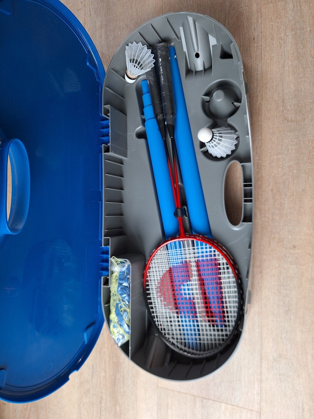 Badminton net in koffer met 2 rackets en 2 shuttels, Sport en Fitness, Badminton, Ophalen, Racket(s)