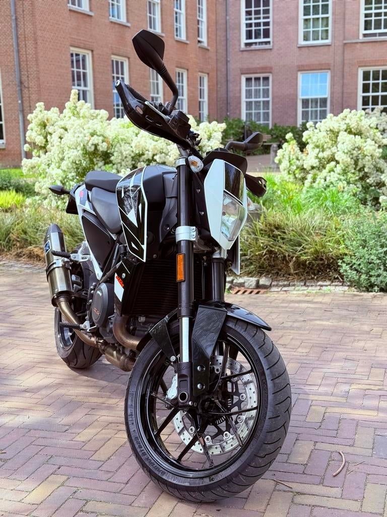 KTM Duke 690  met Ixil sportuitlaat, en extra's, Occasion, Motorrijbewijs A, Particulier, Naked bike