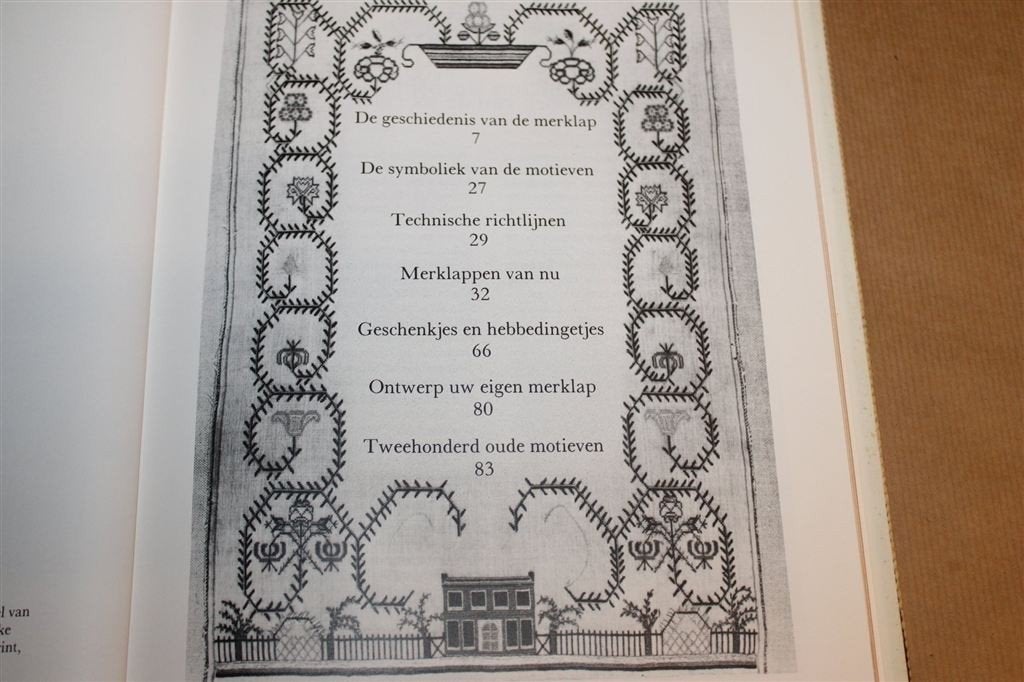 Zelf Merklappen Maken — 200 Motieven met Telpatronen, Ophalen of Verzenden, Gelezen