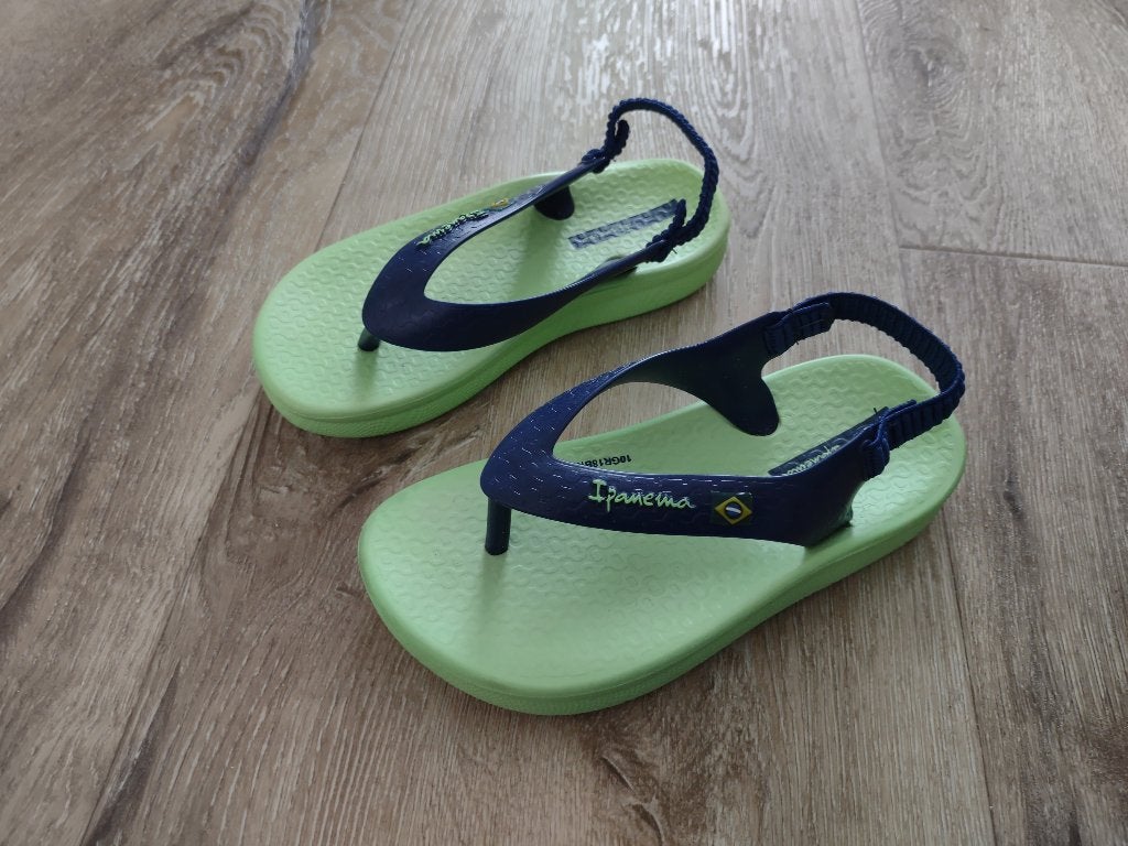 Prachtige groene Ipanema teenslippers met bandje, maat 22., Kinderen en Baby's, Ipanema, Schoenen, Ophalen of Verzenden, Onb