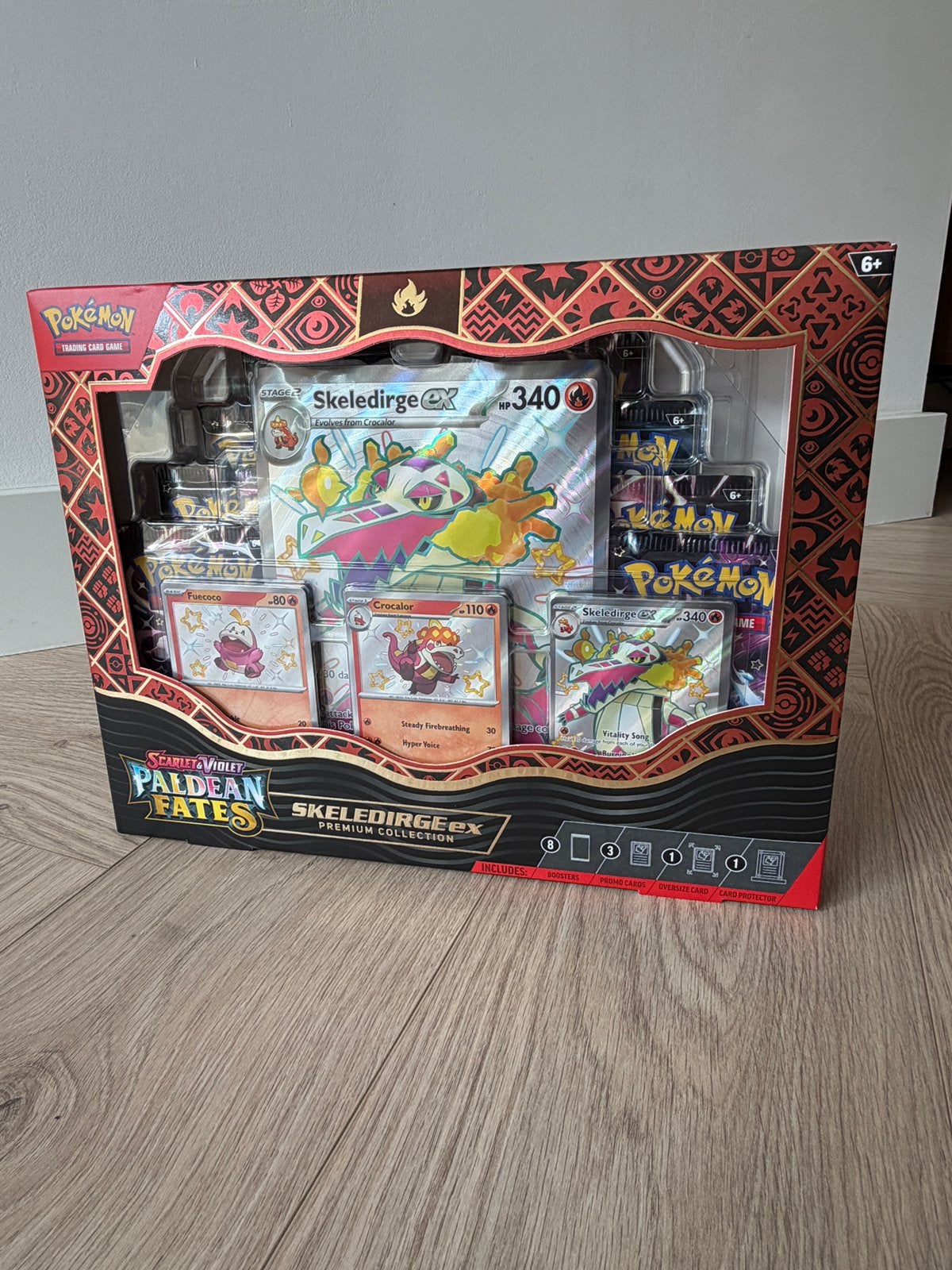Paldean Fates - Skeledirge Premium Collection box, Ophalen of Verzenden, Zo goed als nieuw, Boosterbox