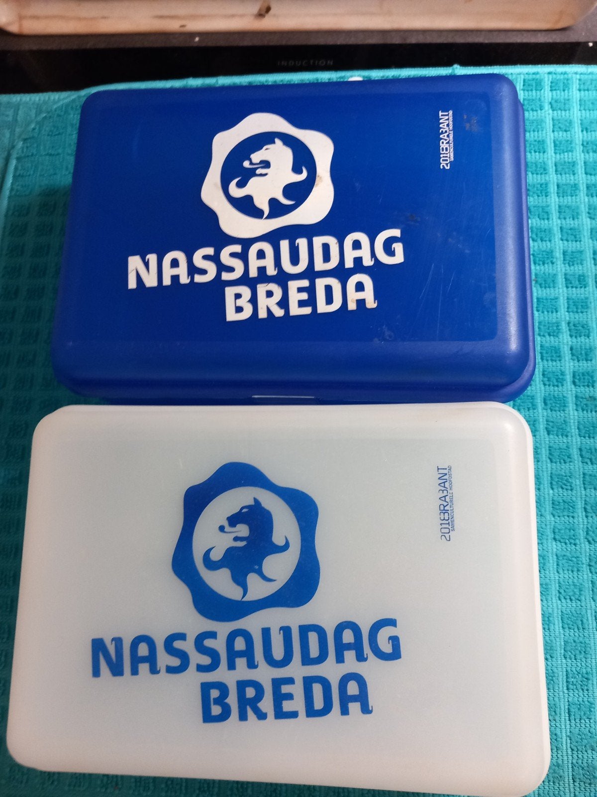 Broodtrommel Nassaudag Breda - Set van 2, Huis en Inrichting, Kunststof, Ophalen of Verzenden, Broodtrommel, Gebruikt