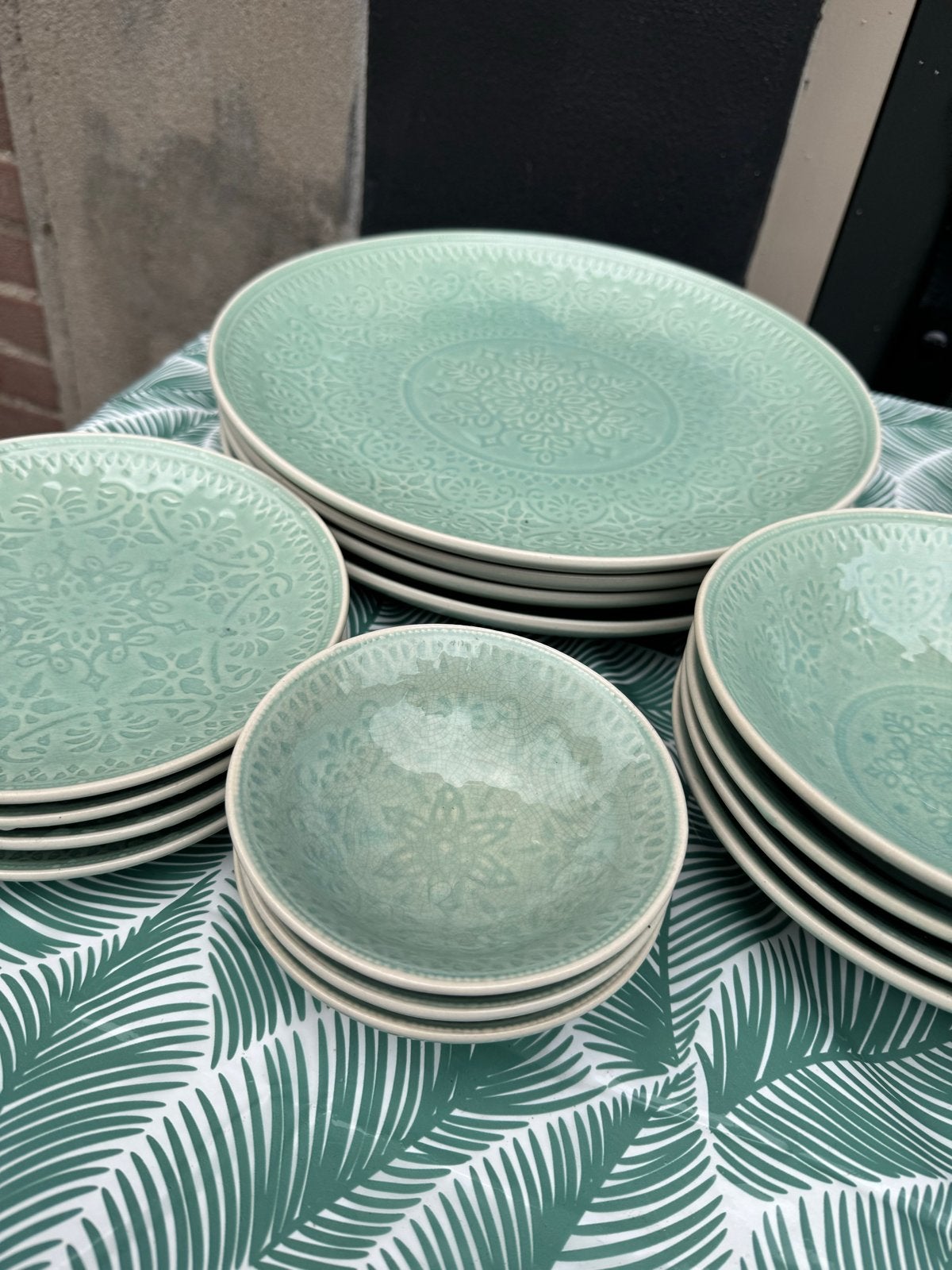 Prachtig 15-delig servies in mintgroen met reliëf, Ophalen, Keramiek, Zo goed als nieuw, Albert Heijn