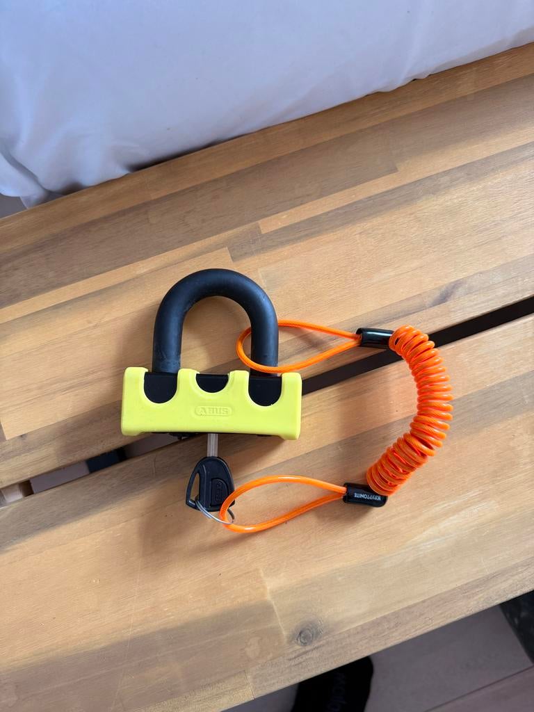 ABUS motorslot met Kryptonite herinneringskabel, Motoren, Accessoires | Sloten, Ophalen of Verzenden, Gebruikt