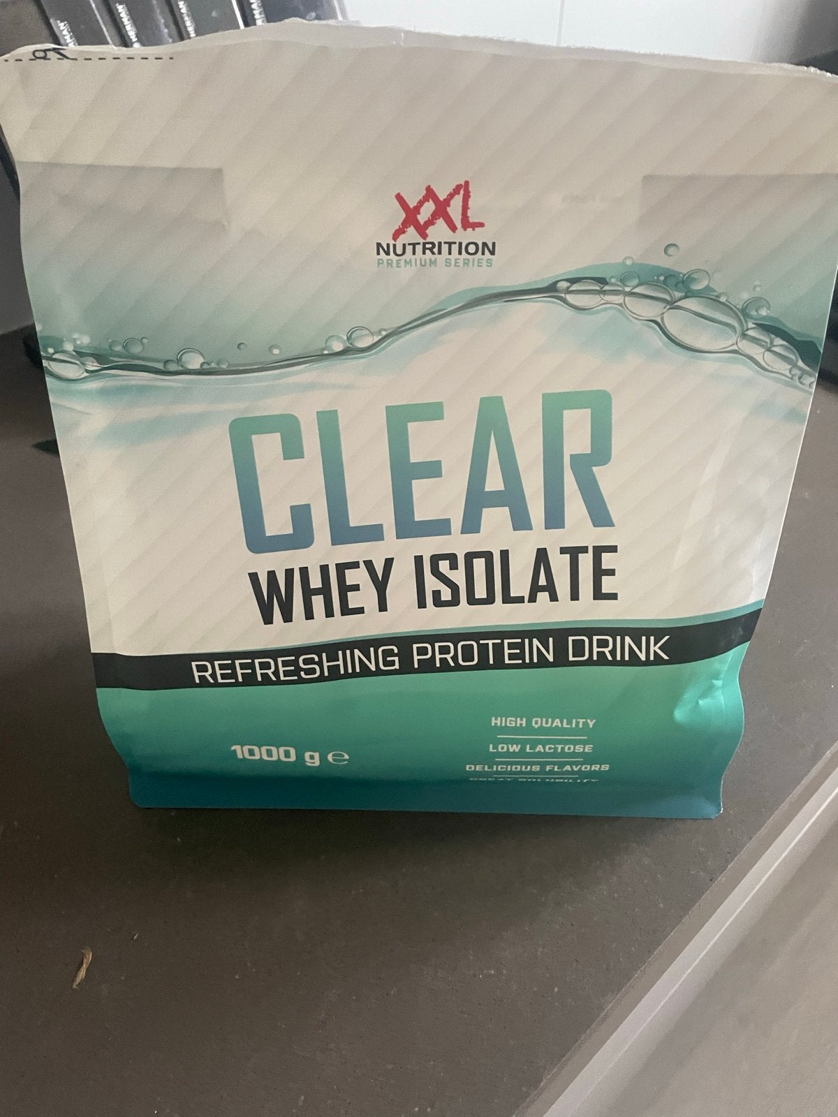 XXL nutrition - Clear Whey Isolate Aardbei kers Smaak - 750g, Sport en Fitness, Ophalen of Verzenden, Zo goed als nieuw, Poeder of Drank