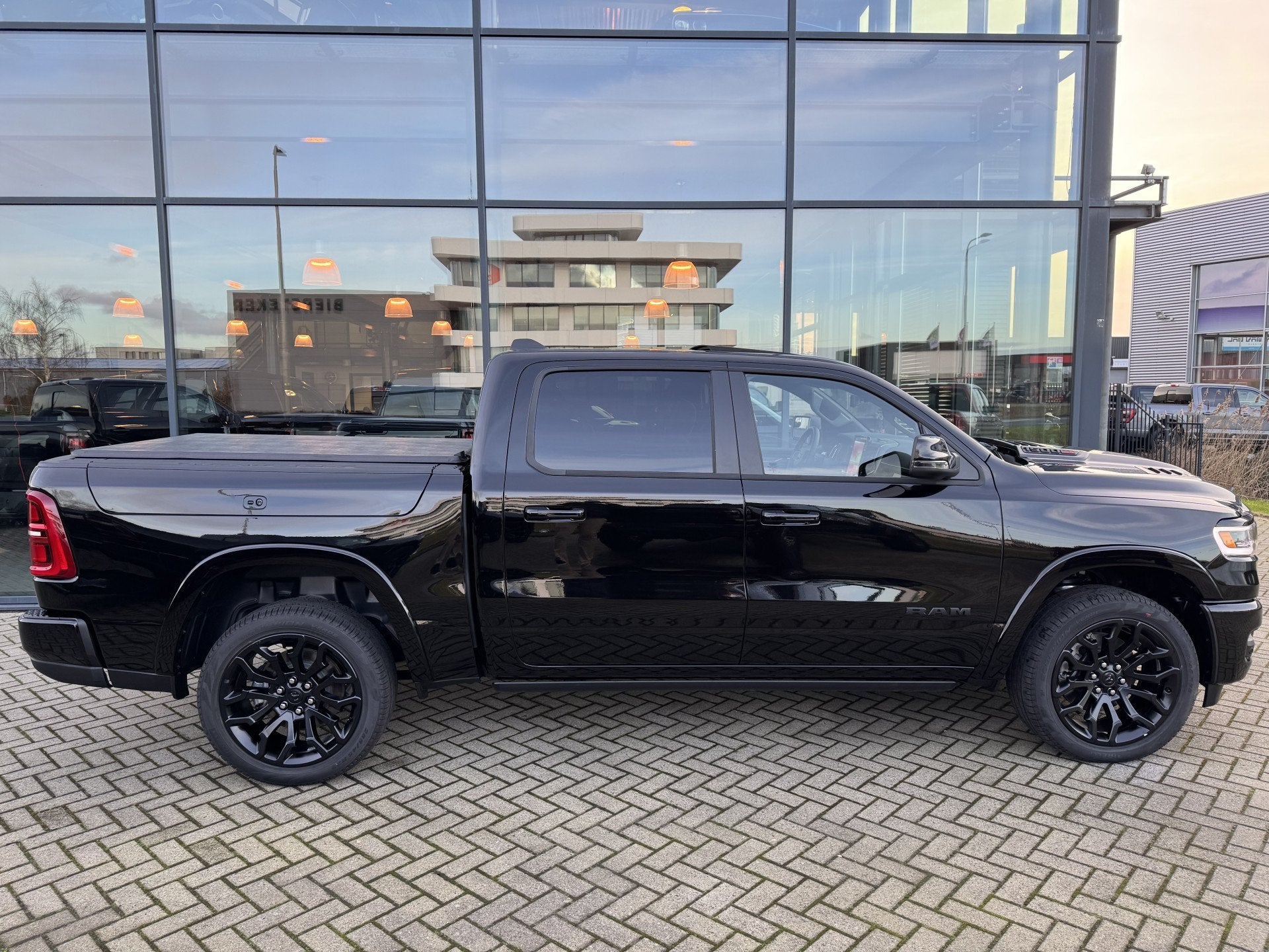 Dodge Ram 1500 Limited Night 540 PK 3 jaar garantie | RAMbox, Automaat, Zwart, Zwart, Leder