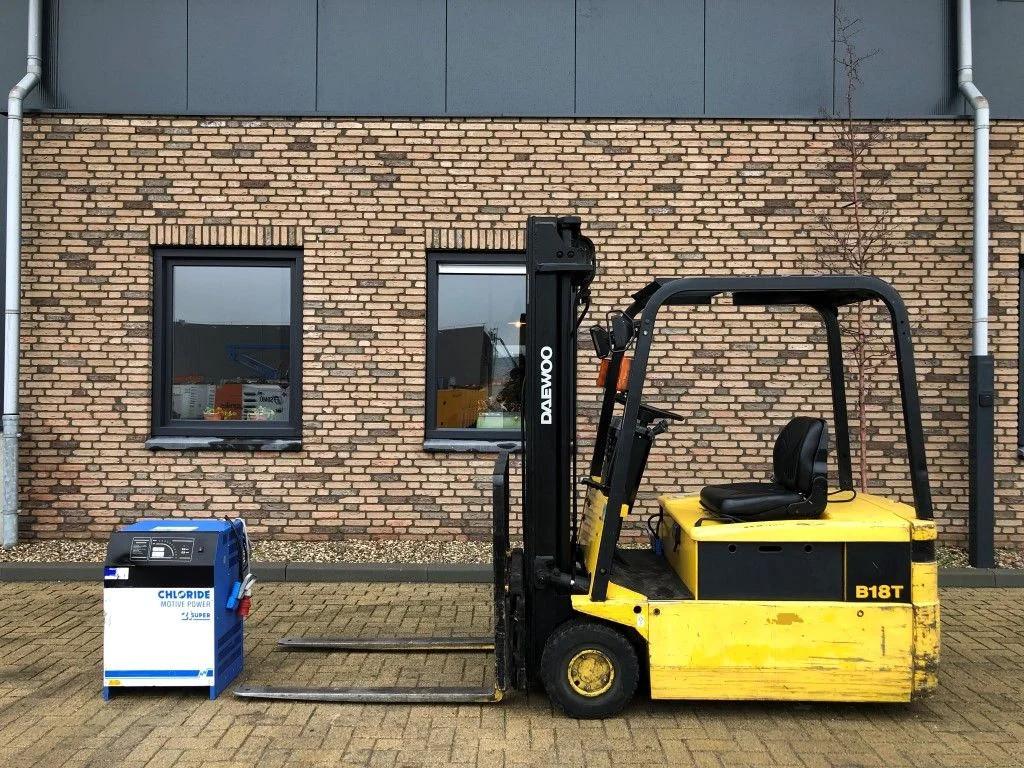Daewoo B18T 1.8 ton Elektra Sideshift Heftruck (bj 1997), Zakelijke goederen, Machines en Bouw | Heftrucks en Intern transport