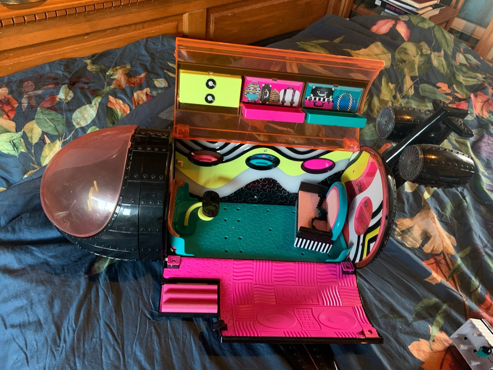 L.O.L. Surprise Vliegtuig met Poppetjes en Accessoires, Ophalen of Verzenden, Gebruikt, Meisje
