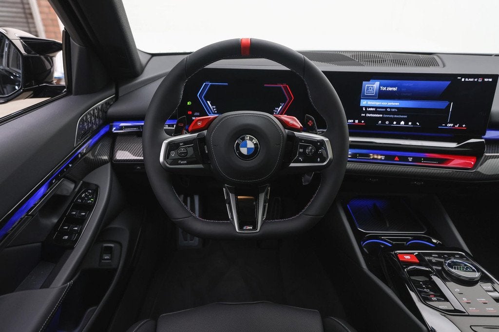 BMW M5 Touring Automaat / Panoramadak / M Drive Professional, 4395 cc, Zwart, Leder, Hybride Elektrisch/Benzine