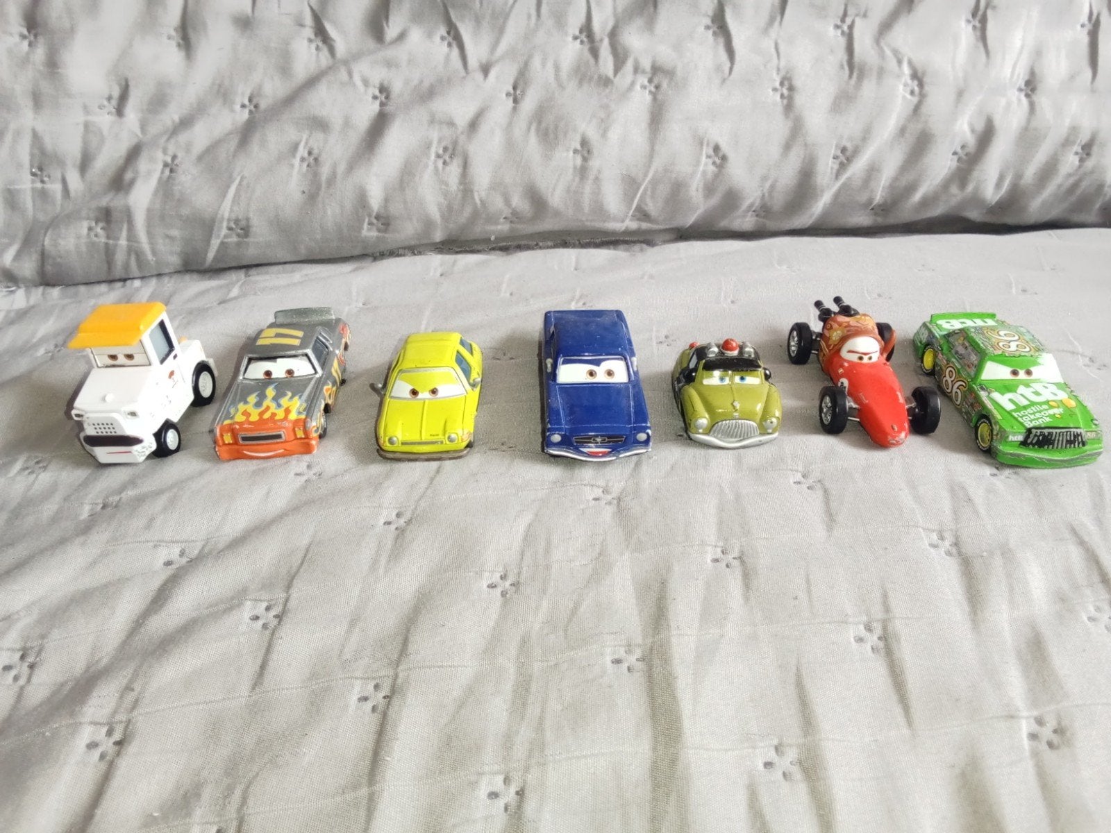 Set van 7 Disney Pixar Cars autootjes (o.a. Mama Bernoulli), Ophalen of Verzenden, Overige figuren, Gebruikt, Beeldje of Figuurtje
