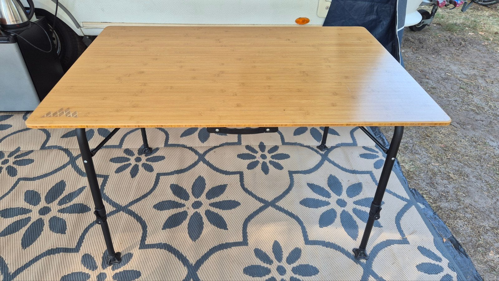 Opvouwbare bamboe campingtafel - Zo goed als nieuw, Caravans en Kamperen, Ophalen, Gebruikt, Campingtafel
