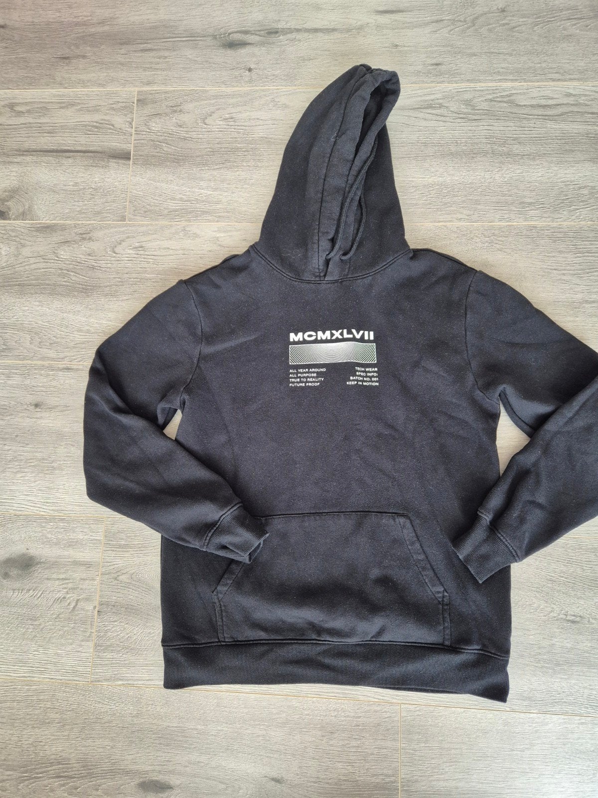 H&M Zwarte Hoodie / Trui met Opdruk MCMXLVII - Maat M, Maat 48/50 (M), Zwart, Ophalen of Verzenden, H&M