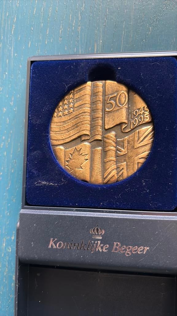 Nederland vrij 1945, Postzegels en Munten, Penningen en Medailles, Ophalen of Verzenden, Brons, Nederland