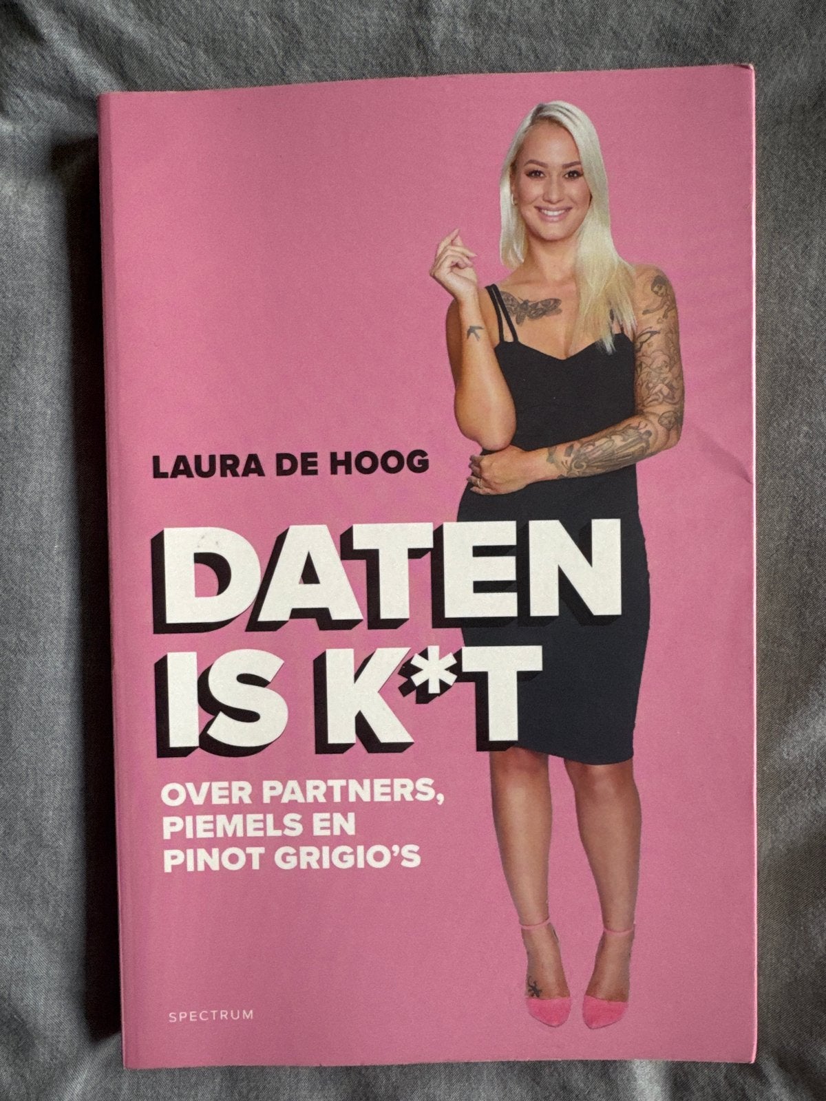 Daten is K*T - Laura de Hoog zgan, Ophalen, Zo goed als nieuw