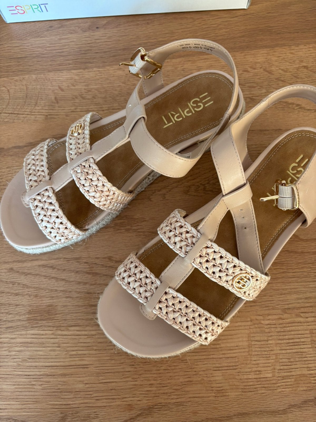 Sandalen, Ophalen, Beige, Sandalen of Muiltjes, Zo goed als nieuw