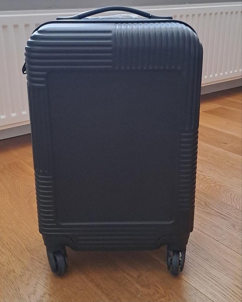 Trolley Norlander zwart

Met wieltjes, Hard kunststof, Nieuw, 35 tot 45 cm, Wieltjes