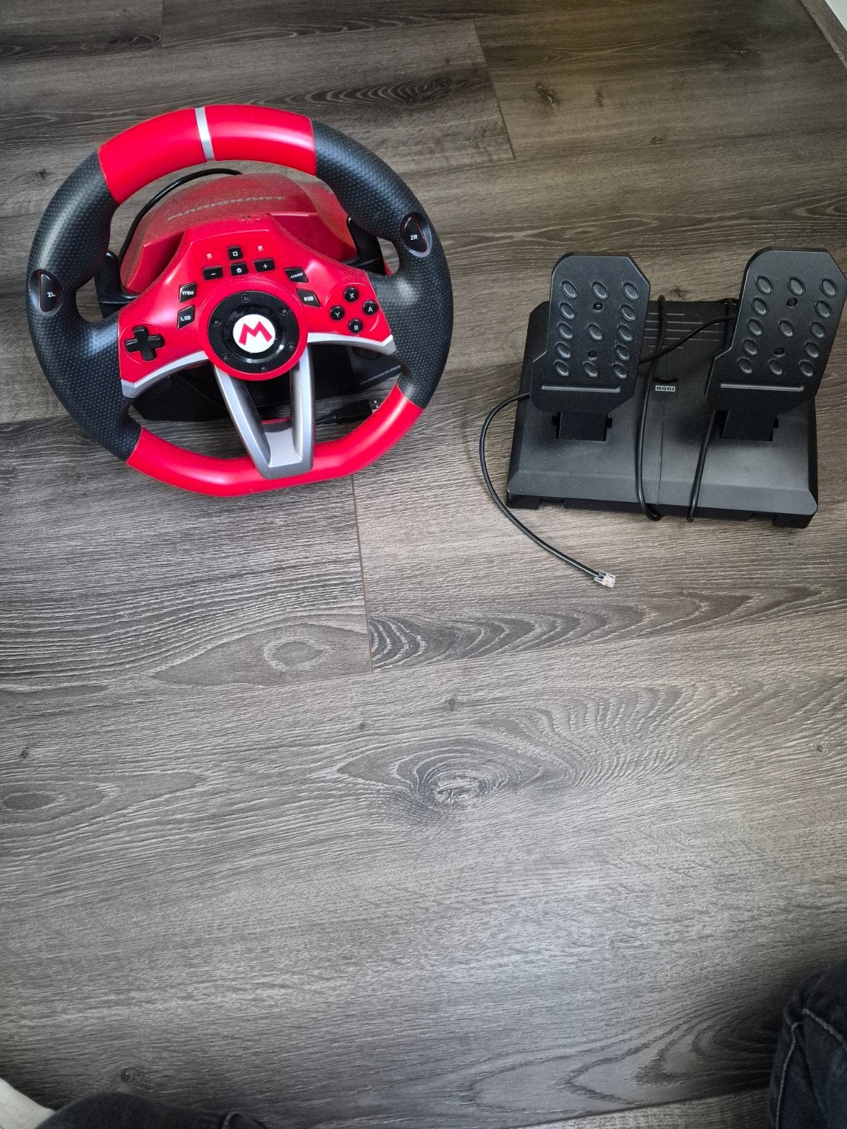 Hori Mario Kart Racestuur en Pedalen voor Nintendo Switch, Spelcomputers en Games, Ophalen, Racestuur, Nintendo, Zo goed als nieuw