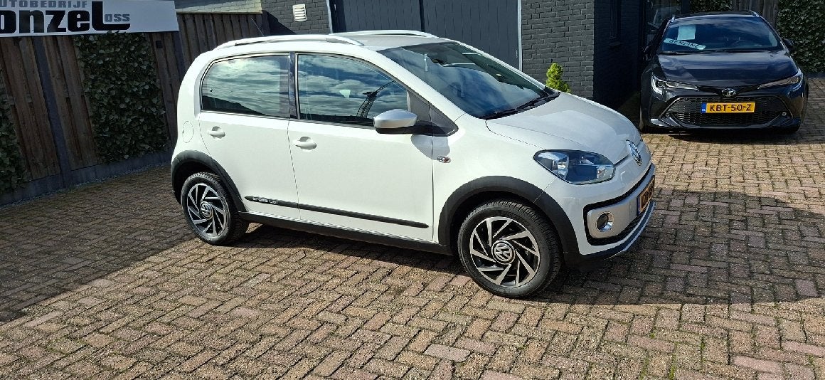 Volkswagen up! CROSS 1.0 high up! BlueMotion NAVIGATIE, Auto's, Voorwielaandrijving, Dealer onderhouden, Stof, Gebruikt