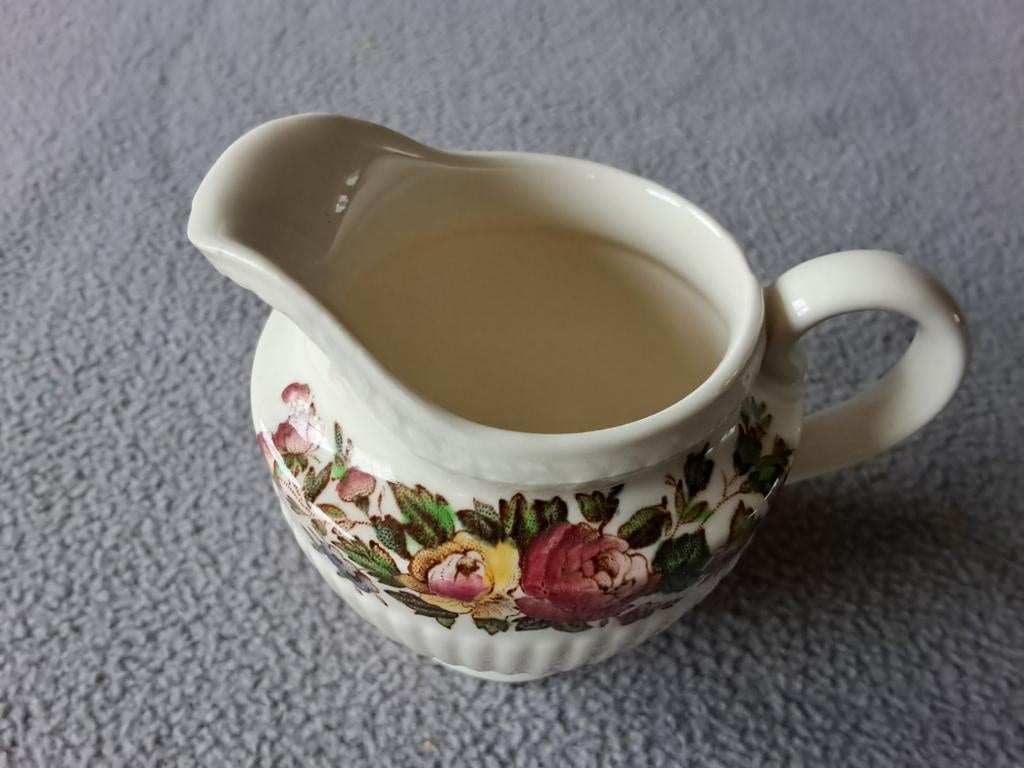 Wedgwood conway melkkannetje, Antiek en Kunst, Ophalen of Verzenden