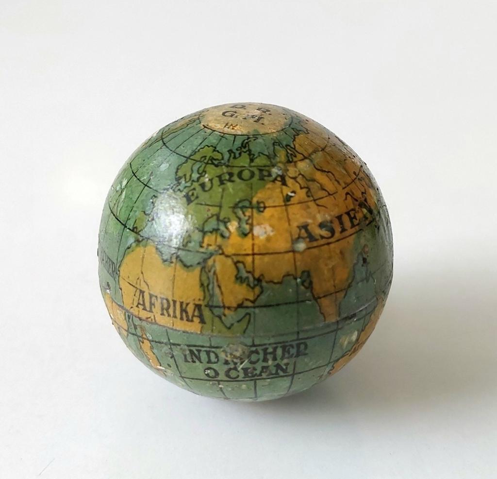 Antieke Blikken Mini Globe Wereldbol Duits, Antiek en Kunst, Antiek | Overige Antiek, Verzenden