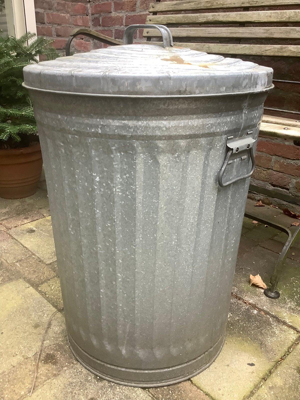 Grote zinken afvalbak met deksel en handvaten, Ophalen, 50 – 75, Gebruikt, 40 liter of meer