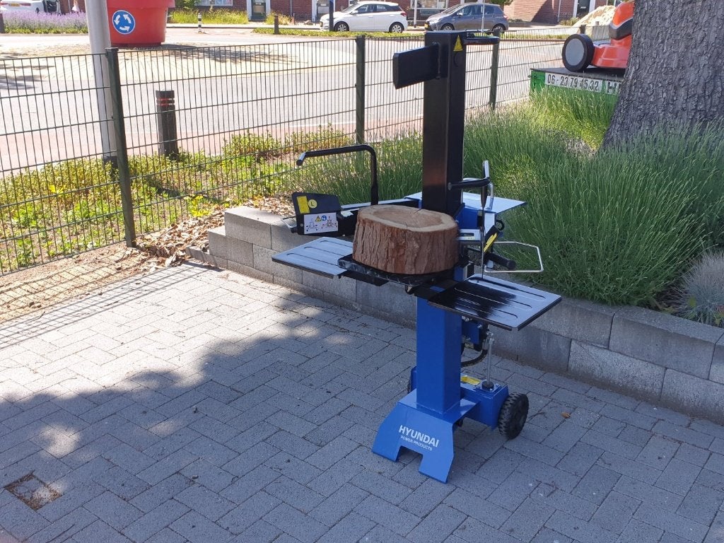 Te huur: Houtklover Hyundai 8 ton. 57354, Tuin en Terras, Ophalen, Gebruikt, Staand, Hyundai