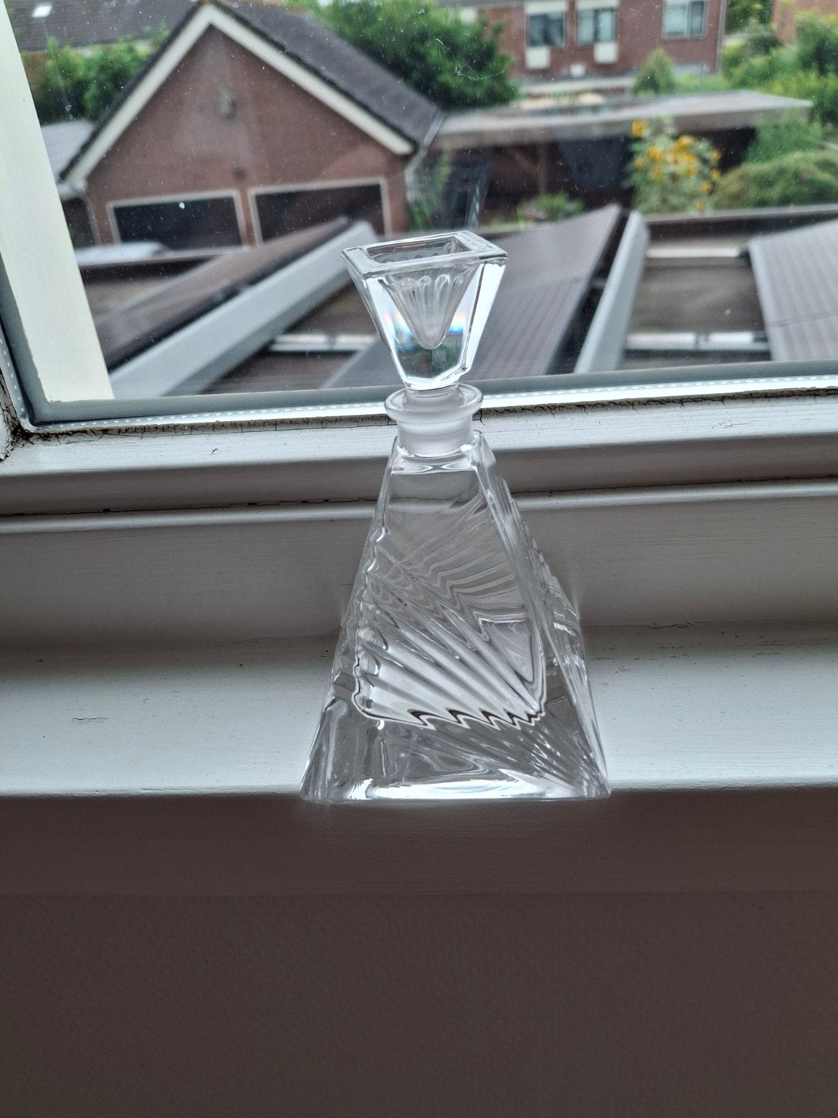 Vintage kristallen piramide parfum flesje, Verzamelen, Glas en Borrelglaasjes, Ophalen of Verzenden, Zo goed als nieuw, Overige typen