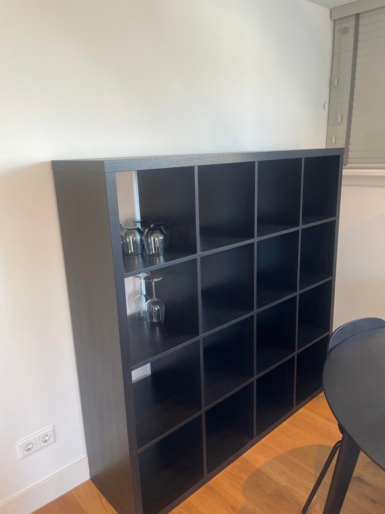 Ikea kallax  Zwart vakkenkast met vakken, Huis en Inrichting, Kasten | Boekenkasten, Met plank(en), Gebruikt, 100 tot 150 cm, Ophalen of Verzenden