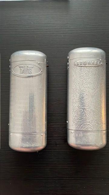 Twee zilverkleurige gedecoreerde brillenkokers jaren 50, Ophalen of Verzenden