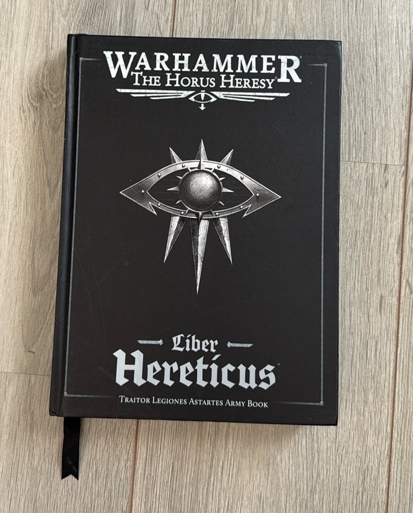 Warhammer The Horus Heresy - Liber Hereticus Army book, Hobby en Vrije tijd, Ophalen of Verzenden, Zo goed als nieuw, Warhammer