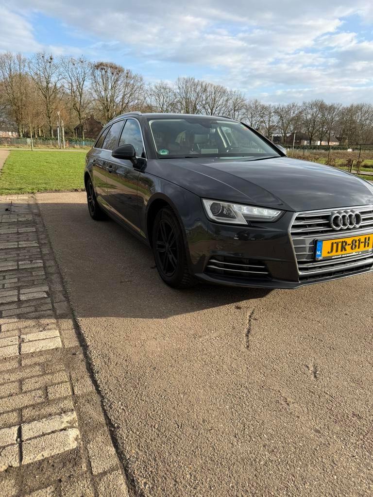 Audi A4 1.4 Tfsi 110KW Avant AUT 2018 Grijs, Auto's, Audi, Stof, Zwart, 4 cilinders, A4