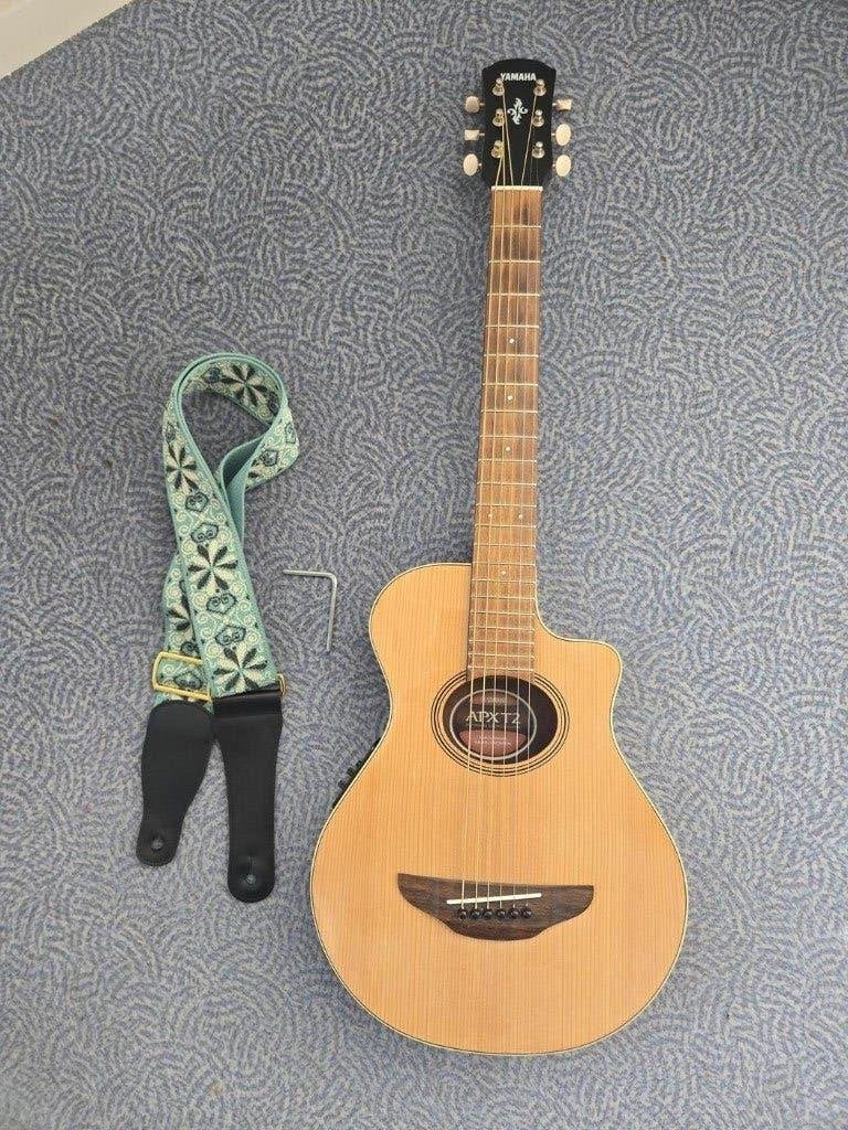 Yamaha APXT2 elektrisch-akoestische gitaar + tas & strap, Muziek en Instrumenten, Snaarinstrumenten | Gitaren | Akoestisch, Ophalen