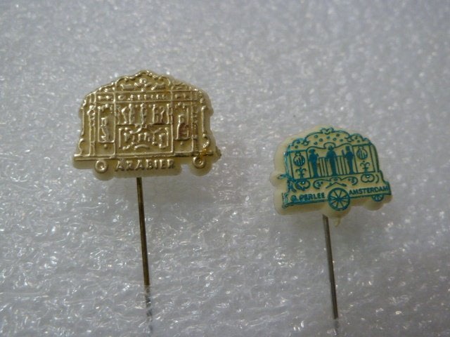 Vintage Speldjes: Arabier en Perlee Amsterdam, Verzamelen, Ophalen of Verzenden, Gebruikt, Overige onderwerpen, Speldje of Pin