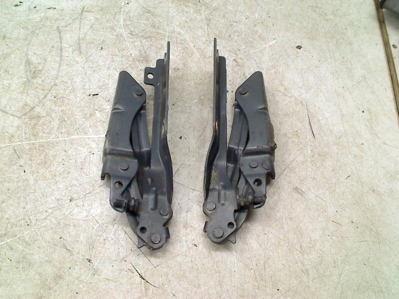 Motorkapscharnier set Volkswagen Golf VI (5K1) 5k0823301b, Gebruikt, Volkswagen, Volkswagen AG, Kundenbetreuung@volkswagen.de
