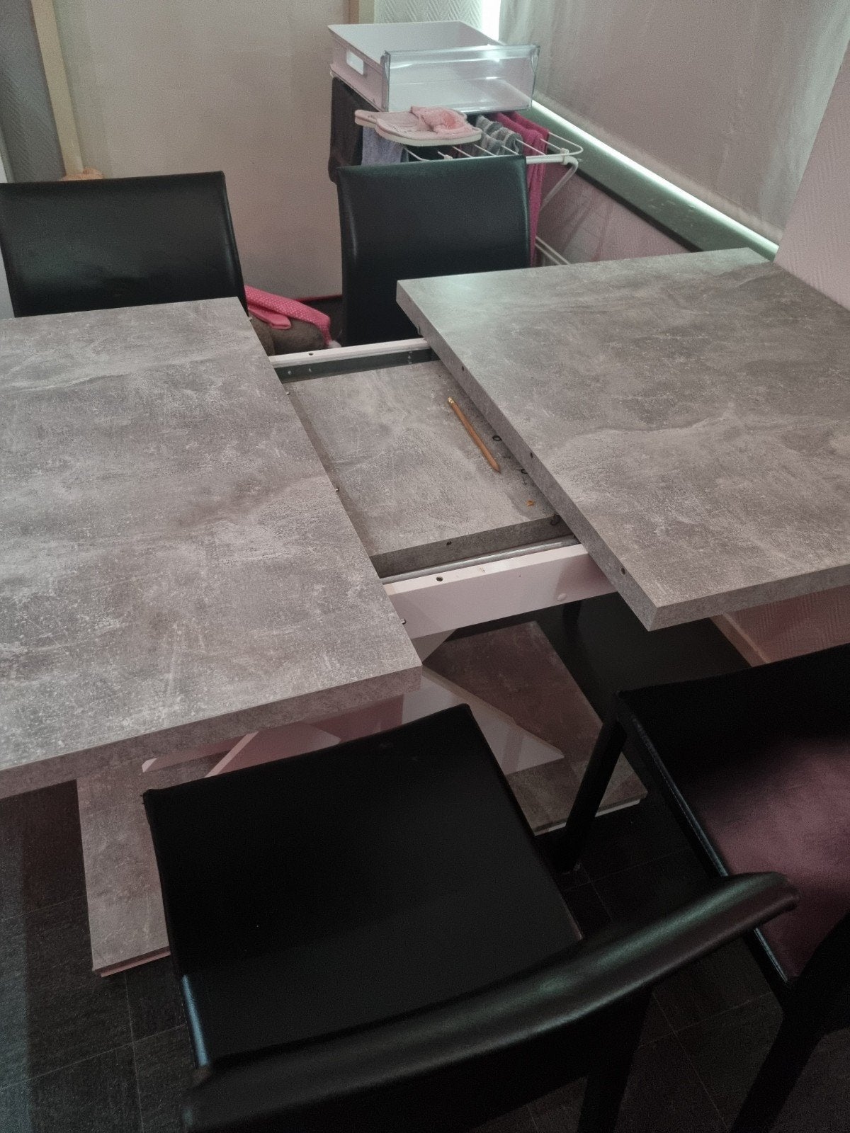 Uitschuifbare eettafel met marmerlook, Huis en Inrichting, Ophalen, Overige materialen, Gebruikt, 100 tot 150 cm